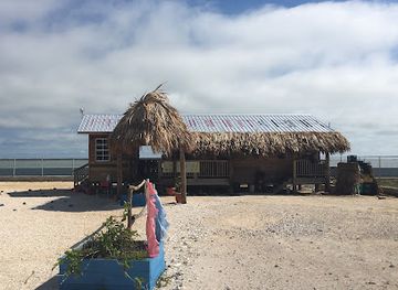 belize/glover-s-reef-atoll/restaurant/celebrity-restaurant-bar