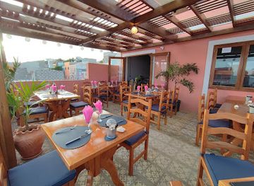 cabo-verde/praia-de-cruz/restaurant/casa-rosa