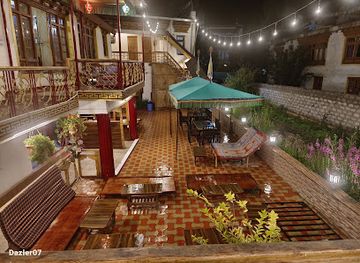 india/leh/restaurant/khanaval-by-rover-s-den