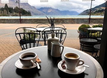 new-zealand/queenstown/restaurant/eichardt-s-bar
