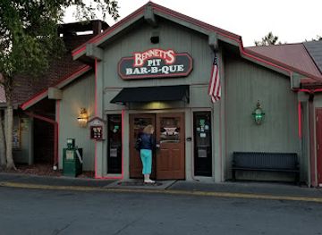 tennessee/pigeon-forge/restaurant/bennett-s-pit-bar-b-que