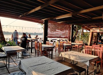 thailand/mekong-river-region/restaurant/mekong-garage-bar