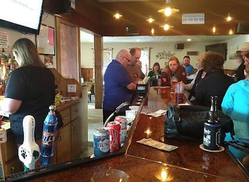 wisconsin/sturgeon-bay/restaurant/valmy-happy-hour