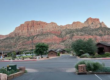 utah/zion-national-park/restaurant/bit-spur-restaurant-saloon