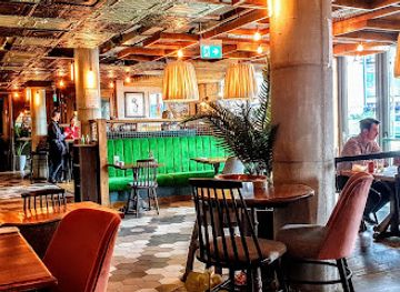 jersey/st-helier-waterfront/restaurant/the-square