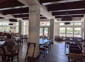 south-carolina/lake-jocassee/restaurant/traditions-on-the-lake