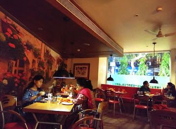 india/kolkata/park-street-area/restaurant/one-step-up