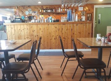 maine/biddeford/restaurant/three-sisters-family-restaurant