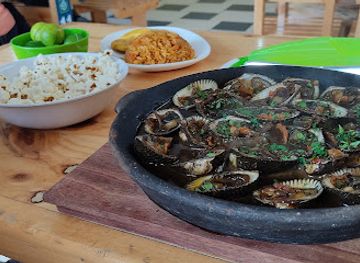 ecuador/otavalo/restaurant/el-puerto-marisqueria-plaza-de-ponchos-mariscos-almuerzos-desayunos-meriendas-ceviches-encebollados