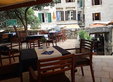 montenegro/kotor/restaurant/restaurant-grad