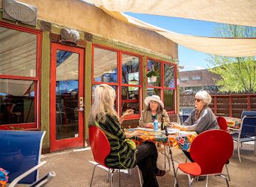 new-mexico/enchanted-circle/restaurant/alys-a-la-cart