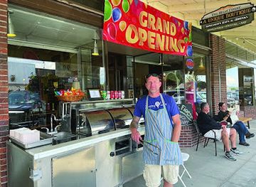 south-dakota/custer/restaurant/hot-dog-man