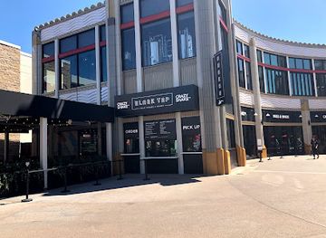 california/anaheim/downtown-disney-district/restaurant/black-tap-craft-burgers-shakes