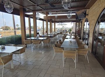 cyprus/coral-bay/restaurant/phils-grill-and-bar