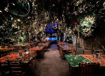 canada/niagara-falls/clifton-hill/restaurant/rainforest-cafe-niagara-falls