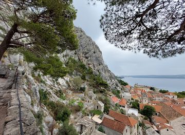 croatia/cetina-river-canyon/restaurant/cocopazzo-wine-and-dine-bar