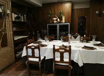 Se llama casa de comidas Ambrosio y Justino