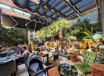 montenegro/niksic/restaurant/piazza