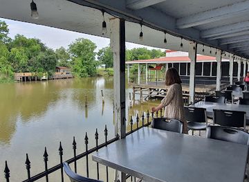louisiana/atchafalaya-basin/restaurant/pat-s-fisherman-s-wharf-restaurant