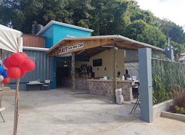 jamaica/portland-ridge/restaurant/rave-grill-and-chill