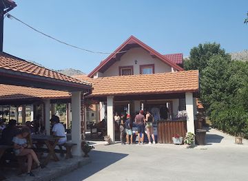 montenegro/cetinje/restaurant/restoran-zora