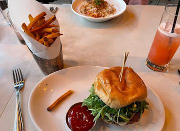 tennessee/rock-city/restaurant/wooden-city