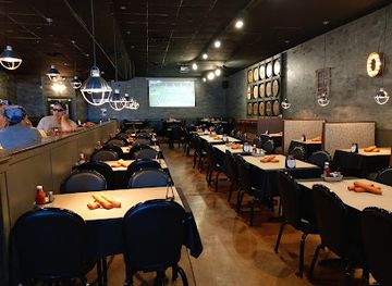 ohio/punderson-state-park/restaurant/oak-and-embers-tavern