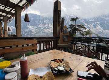 india/manali/old-manali/restaurant/rocky-s-cafe