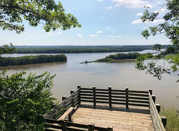illinois/mississippi-palisades-state-park/restaurant/mississippi-palisades-national-natural-landmark