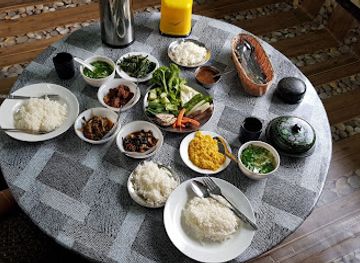 myanmar-burma/kyaiktiyo/restaurant/aung-thu-kha-traditional-myanmar-food-house