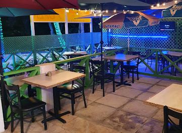 the-bahamas/nassau/restaurant/salty-z-restaurant-and-bar