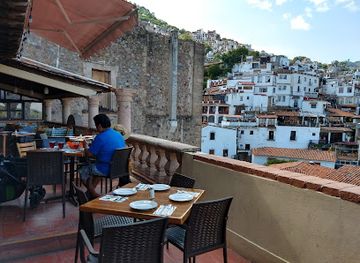 mexico/taxco/restaurant/el-atrio