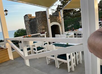 montenegro/ulcinj/restaurant/castello-restaurant-bar