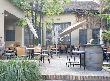 hungary/southern-great-plain/restaurant/kenyeres-birtok-legelo-gray-beef-burger-bistro