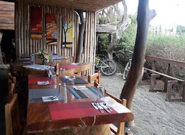 ecuador/galapagos-islands/restaurant/lecocarpus