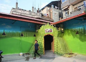 nepal/chitwan/restaurant/the-cave-restaurant