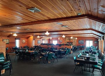 michigan/sleeping-bear-dunes-national-lakeshore/restaurant/boone-s-long-lake-inn