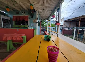 honduras/utila/restaurant/la-casita