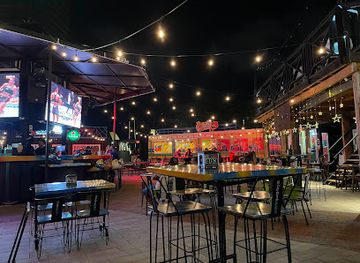 curacao/barber/restaurant/bochincha-container-yard