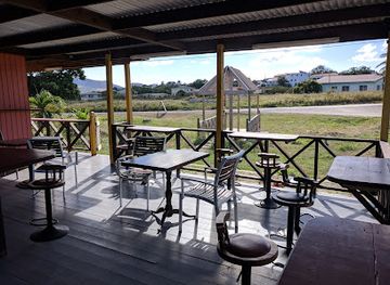 antigua-and-barbuda/indian-town-point/restaurant/d-cravinz-restaurant-bar