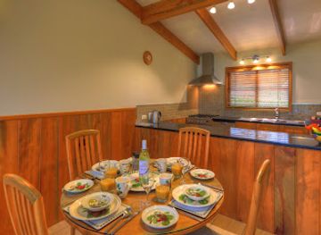 norfolk-island/ball-bay/restaurant/endeavour-lodge