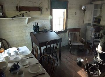 north-dakota/theodore-roosevelt-national-park/restaurant/maltese-cross-cabin