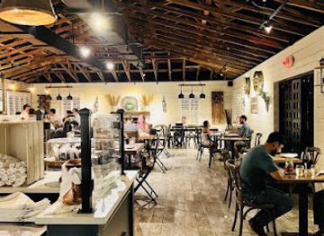 florida/tampa/seminole-heights/restaurant/the-c-house