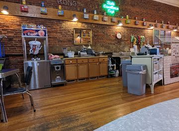 iowa/waterloo/restaurant/hungry-charlie-s-lunchbox