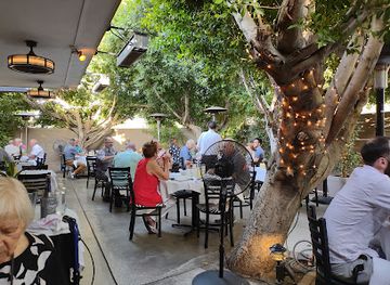 california/palm-springs/tahquitz-river-estates/restaurant/john-henry-s-cafe