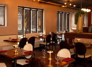 tennessee/nashville/restaurant/dinner-with-friends