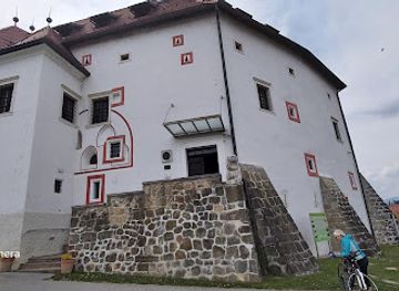 slovenia/savinja/restaurant/3-poezije-grad-komenda