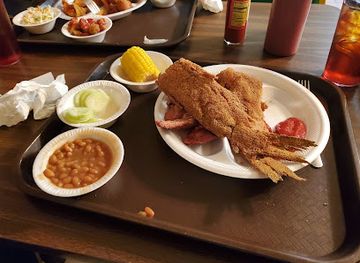 mississippi/the-delta/restaurant/larry-s-fish-house