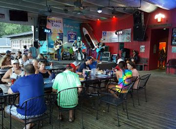 missouri/ozarks/restaurant/jolly-rogers-grub-grog