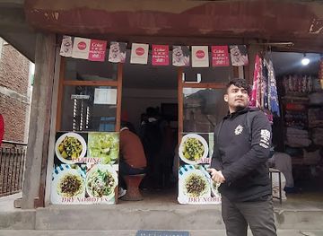 nepal/bhaktapur/restaurant/the-1990-yummy-laphing-momo-center